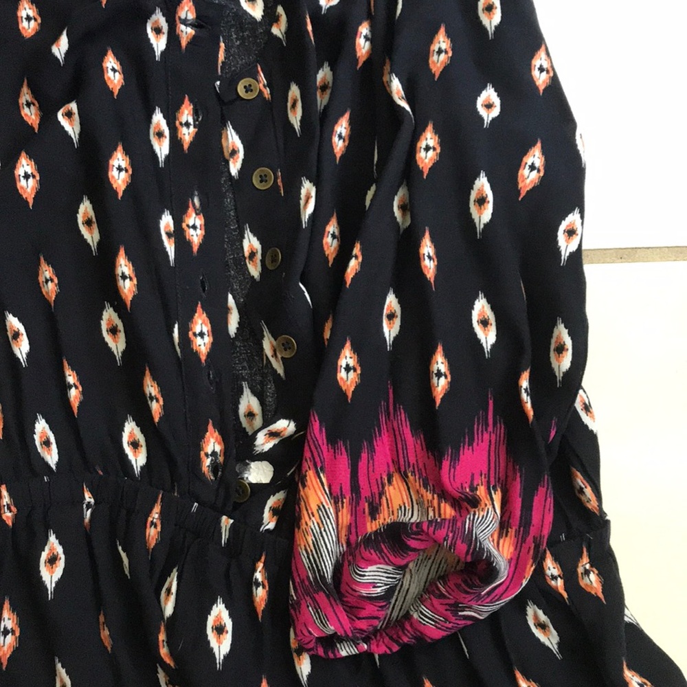 Patterned Romper - Picture 2 of 4